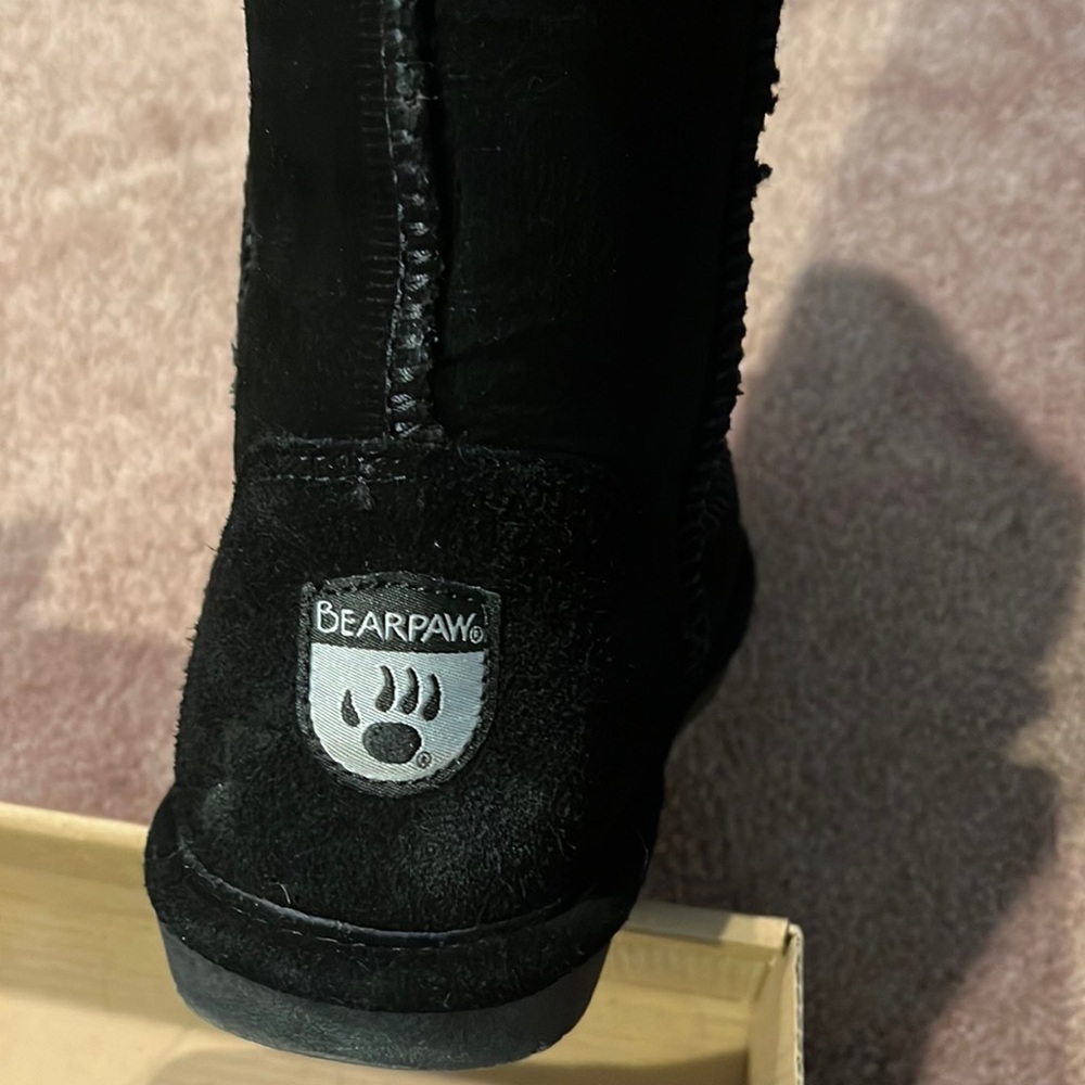 Wait one time bearpaw boots.  Black size 8 new condition